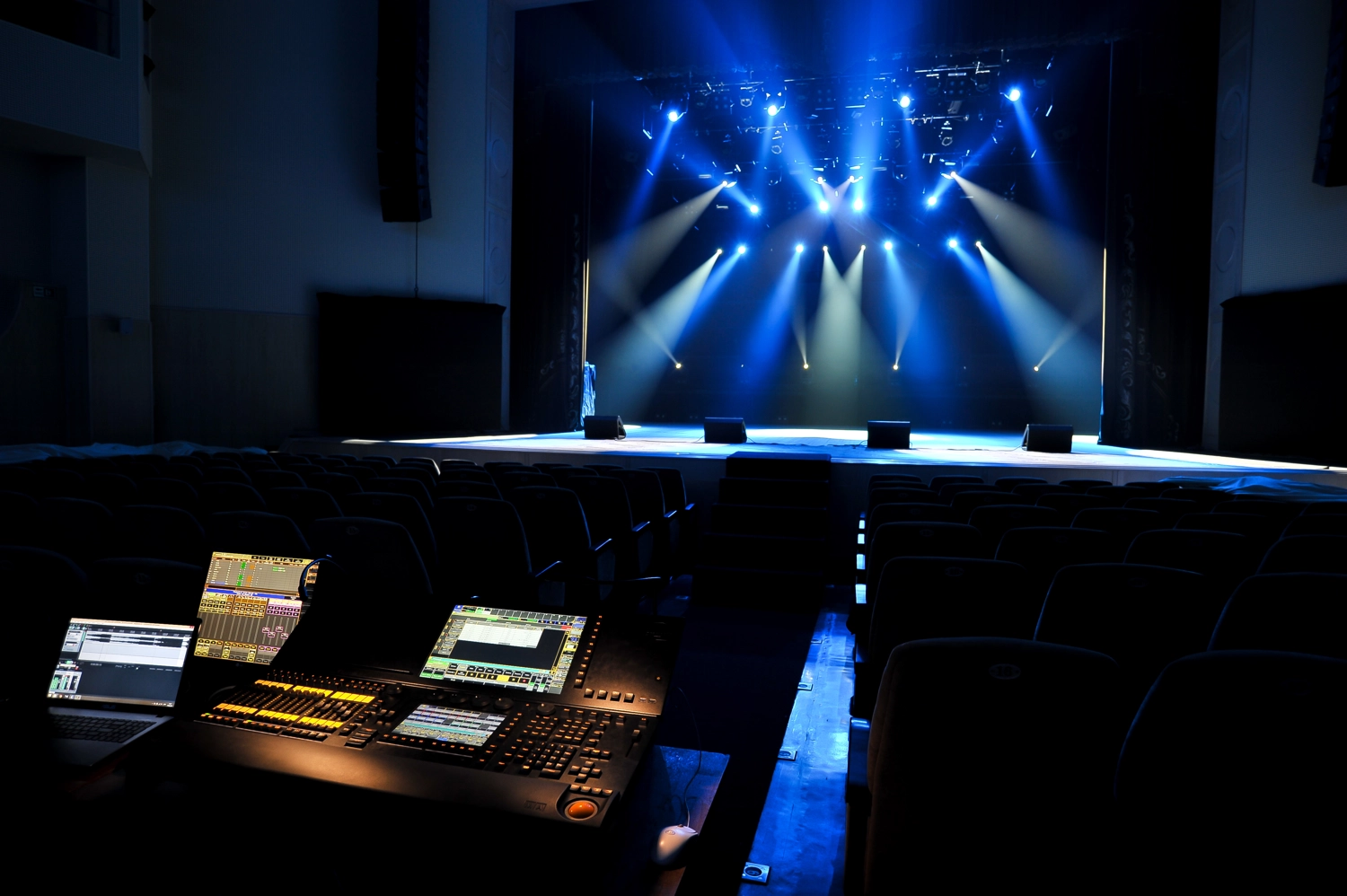 &Aacute;nh s&aacute;ng sự kiện