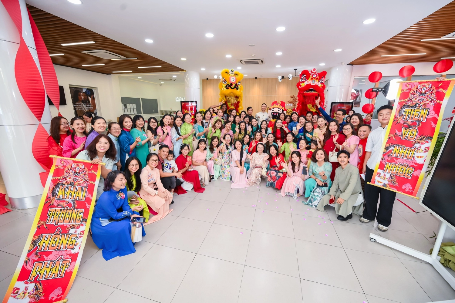 sự kiện khai trương