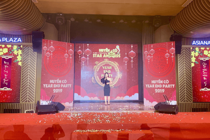 Hình thức in backdrop year end party